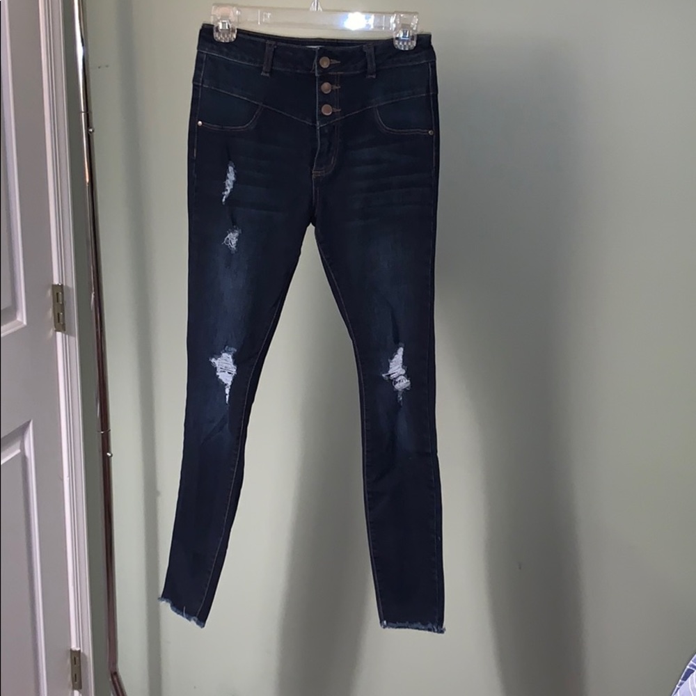 Distressed high waisted jeans